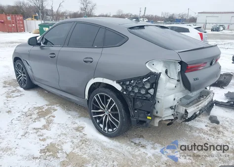 2022 BMW X6 xDrive40I z USA, uszkodzony, nr VIN 5UXCY6C07N9K10813